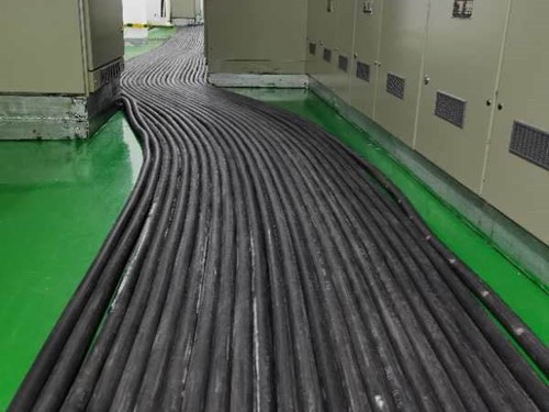 太子河如何根据理论计算公式计算温度对特定电压测量结果的影响？